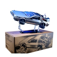 HOT TOYS - DeLorean Time Machine Back to the Future II