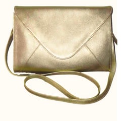 QARA - Clutch en cuero genuino