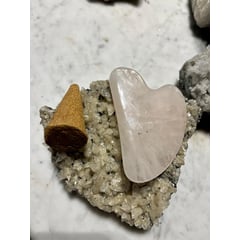 UNICO - Gua sha rosa + palo santo comprimido