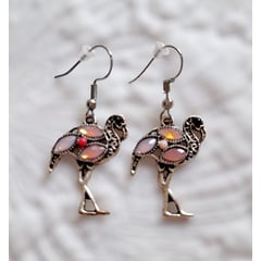 GENERICO - Aretes en diseño flamingo color plateado con piedras de fantasía rosadas