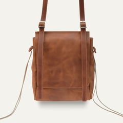 GENERICO - MORRAL DE CUERO CAMEL MINIMALISTA