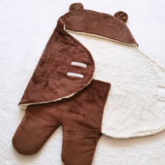 BE CRAFTY - Saco de Dormir Sleeping Envolvente de Oso Bebé 6-12M Mocca