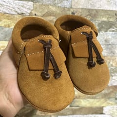 TINY MOCS - ZAPATO FLEXIBLE PARA NIÑO RESPETUOSOS CUERO CORBATA GAMUZA