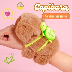 GENERICO - PELUCHE CAPIBARA BRAZALETE CON MOCHILA MARRON