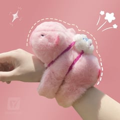 GENERICO - PELUCHE CAPIBARA BRAZALETE CON MOCHILA ROSA