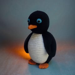 HECHO A MANO - Muñeco Amigurumi Mascota LinuxTux 21 cm alto